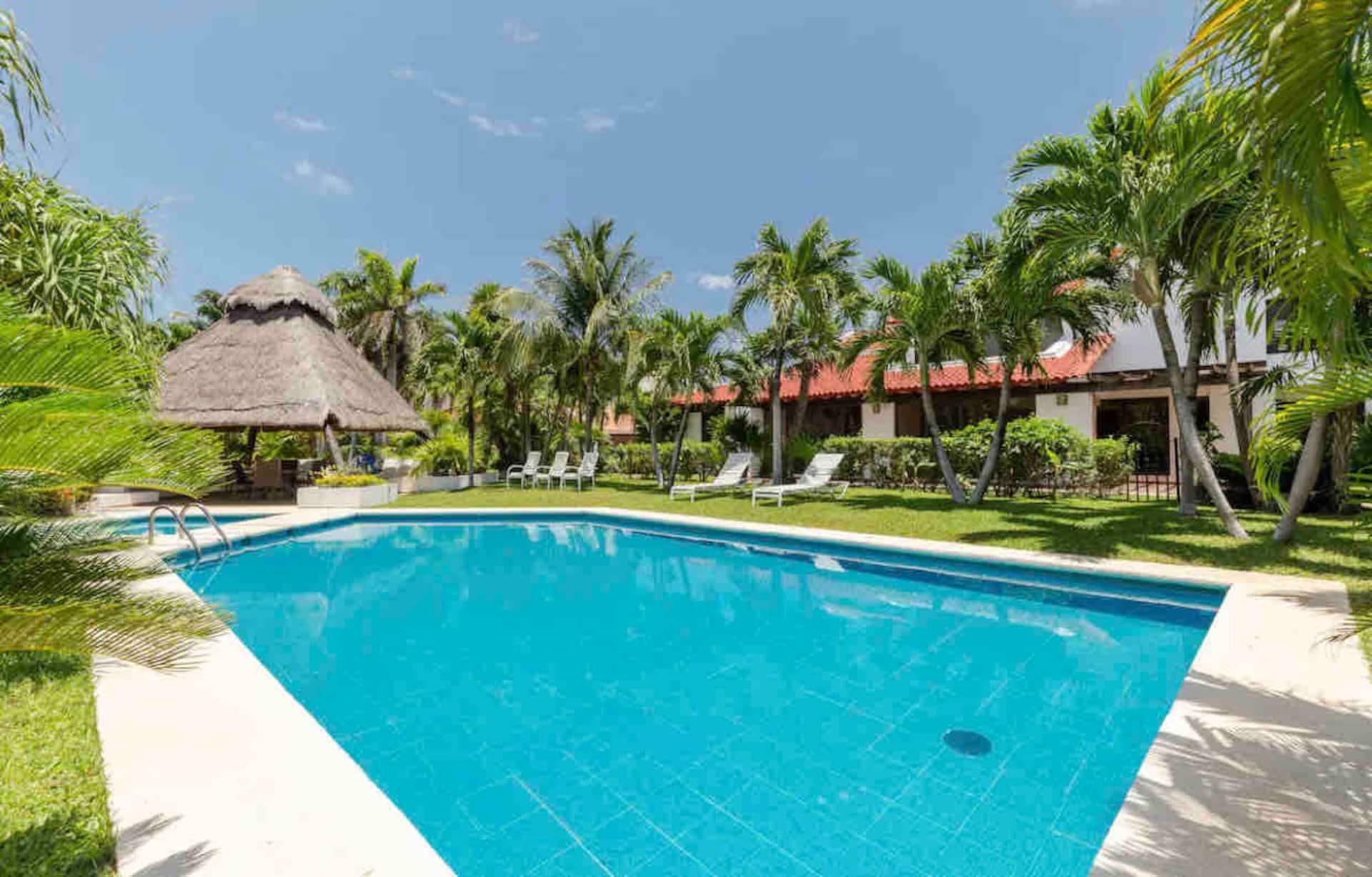 The heart of the Hotel Zone, 1 minute from the beach
