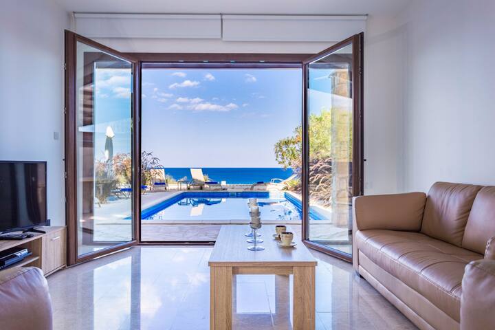 4 Bedrooms Front Line Protataras Villa