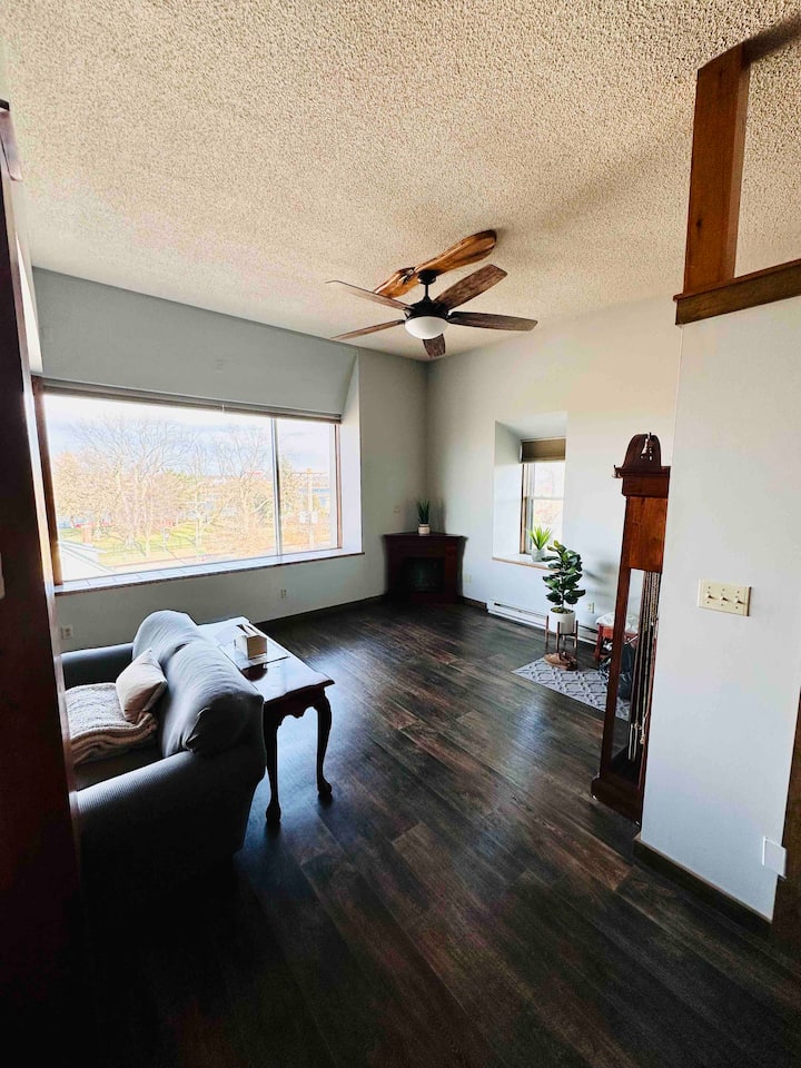 Downtown Landmark Overlooking Famous Soo Locks! - Sault Ste. Marie