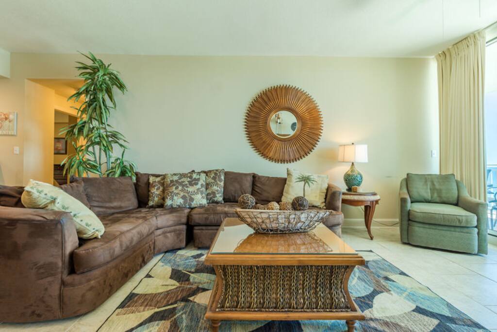 Spacious Living Area and Tasteful Decor! Queen Sleeper Sofa!
