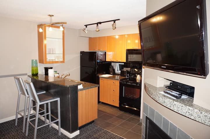Vancouver Downtown 2br: Floor-to-ceiling Windows!! - Vancouver