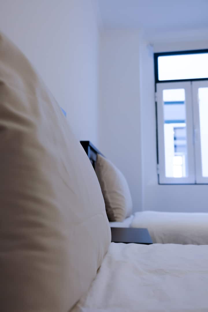 ห้องนอนที่ 2 ที่สามารถกำหนดเป็นเตียงแฝด 2 หลังหรือเป็นเตียงขนาดคิงไซส์