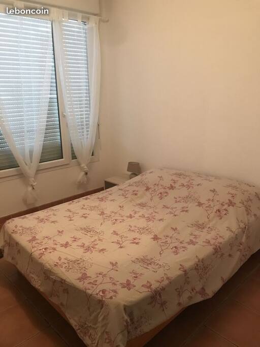 Chambre avec un lit en 140/190