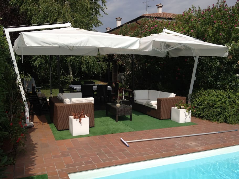 zona gazebocon poltrone