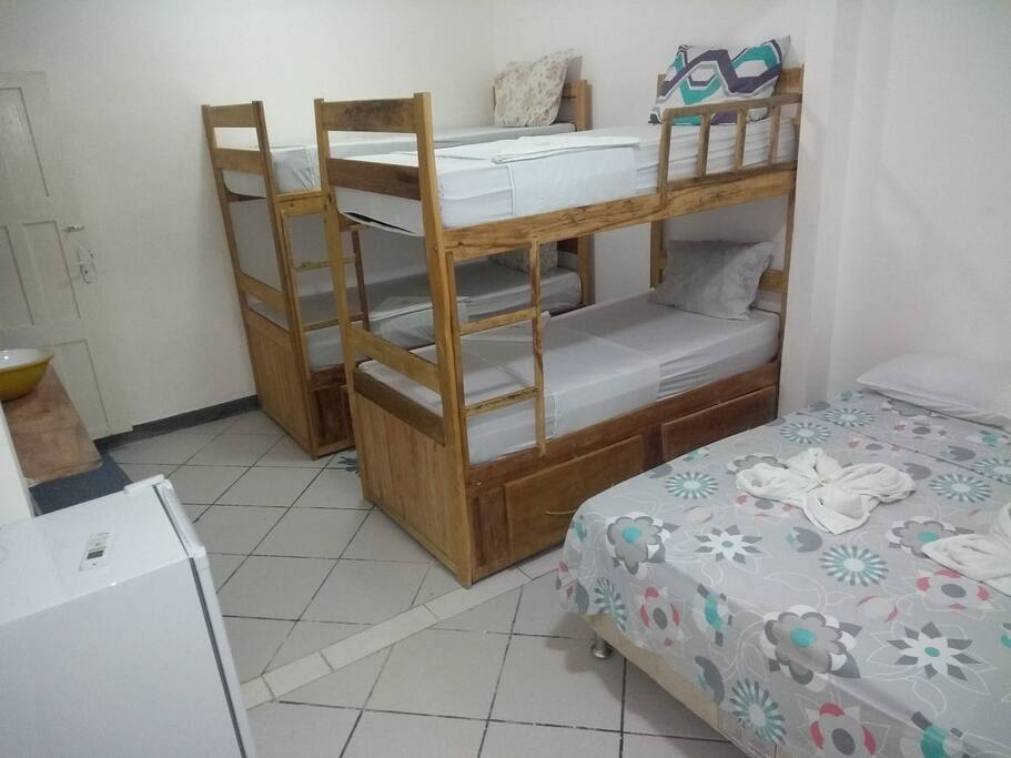 Suite sêxtupla com ar, TV a cabo e frigobar