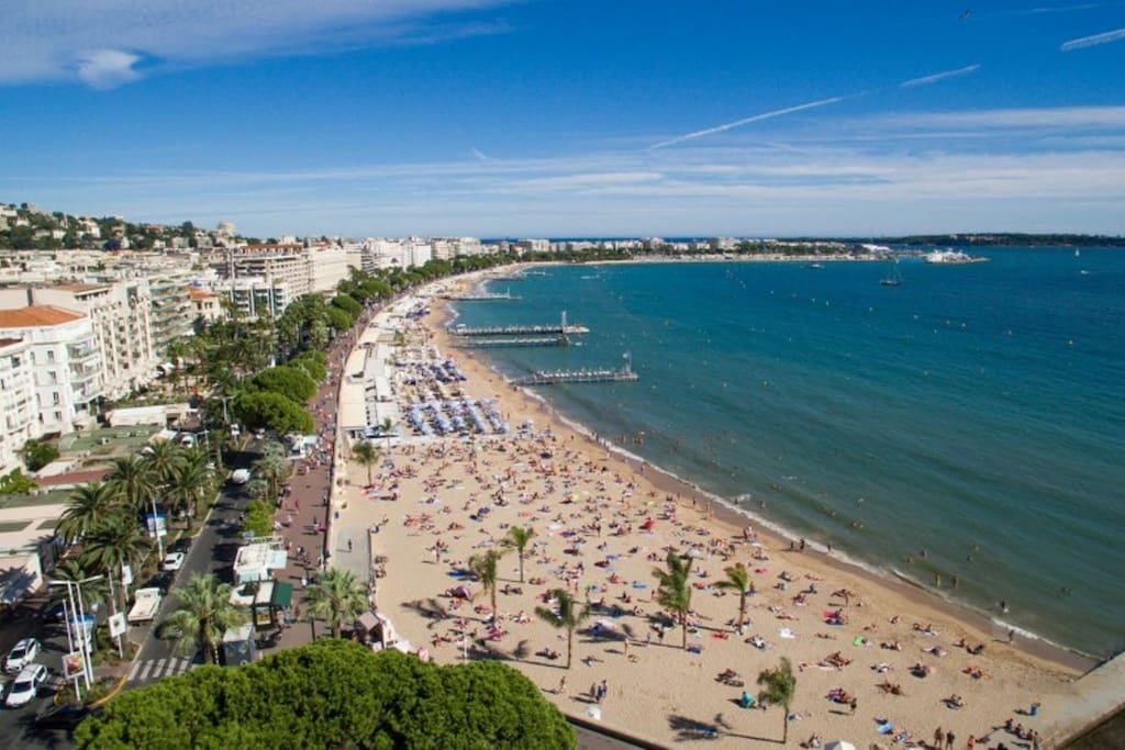 La Plage de la Croisette à 5 mn à pied de l'appartement !