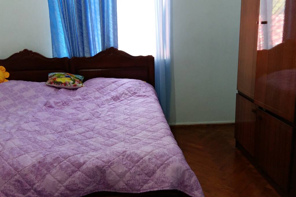 Single bed room, View with Garden.
комната для двоих, с видом на двор.
15 $