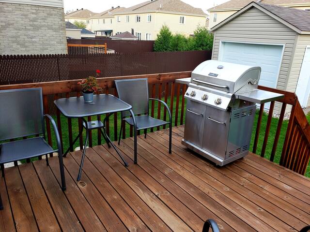 Cozy house, 4BR, 3bath, free parking, near airport gallery image 4