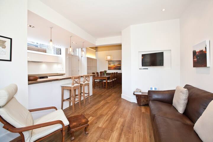 4 double bedrooms, Chiswick gallery image 3