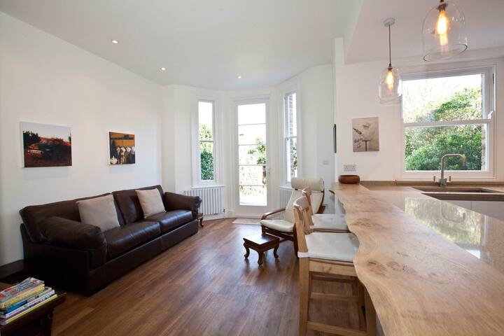 4 double bedrooms, Chiswick gallery image 4