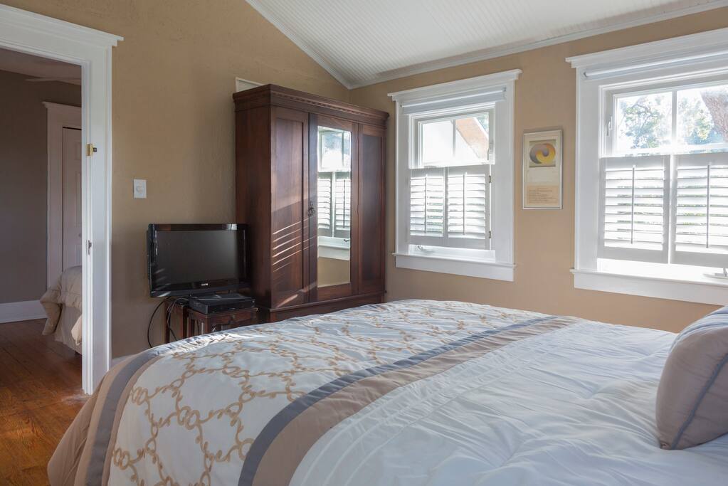 TV/Wifi and armoire