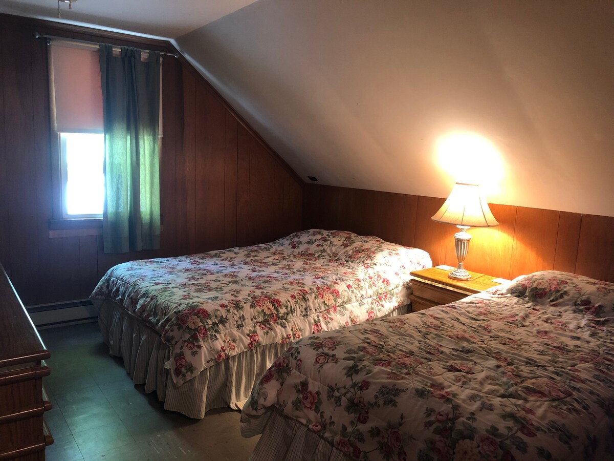 ห้องนอน 2/6: เตียงคู่และเตียงเดี่ยว