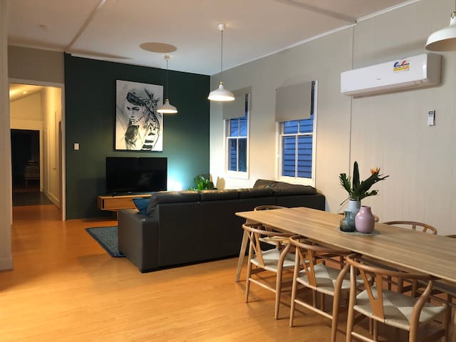 5 Bed 2 Bath Spacious Home, Abode on Kent