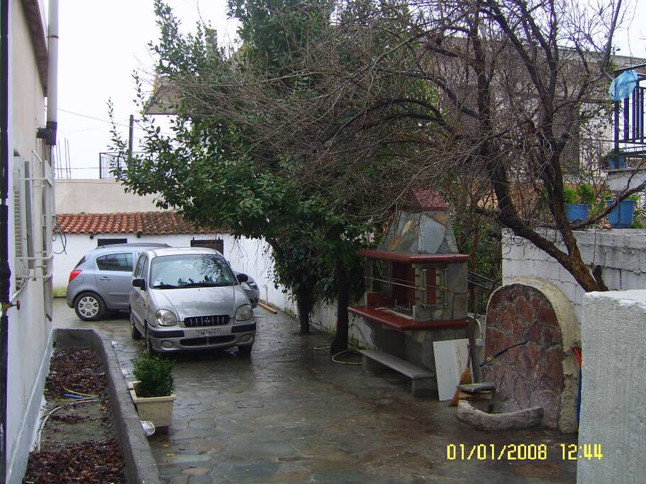 Μπάρμπεκιου & αυλή