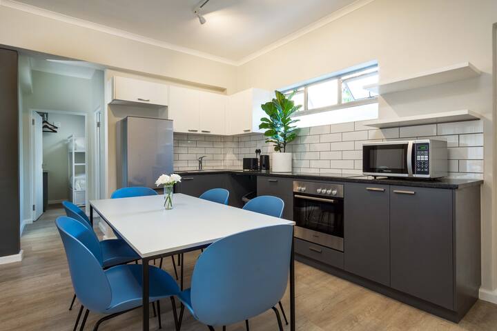 6 Sleeper Family Suite in Green Point gallery image 2