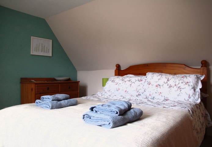 Mill House - Double bedroom