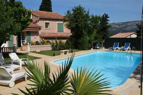 Spacious provencal villa with pool