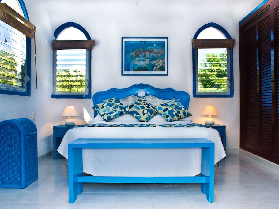 Hellas Room with Queen bed and private bath