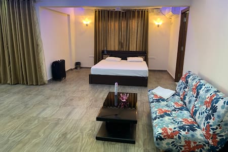 Beautiful Pent house private Terrace 💐 Garden 🛁