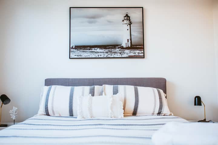 Lighthouse Guest Bedroom
Queen bed