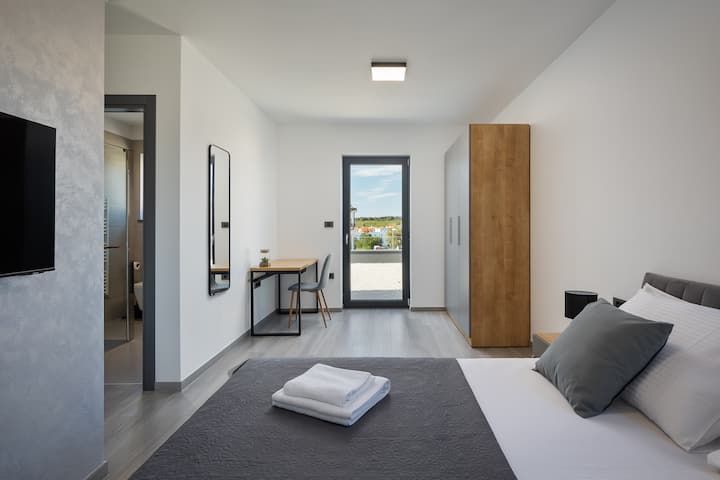 This bedroom comes with a private bathroom. Total size of the space is 23 m2.