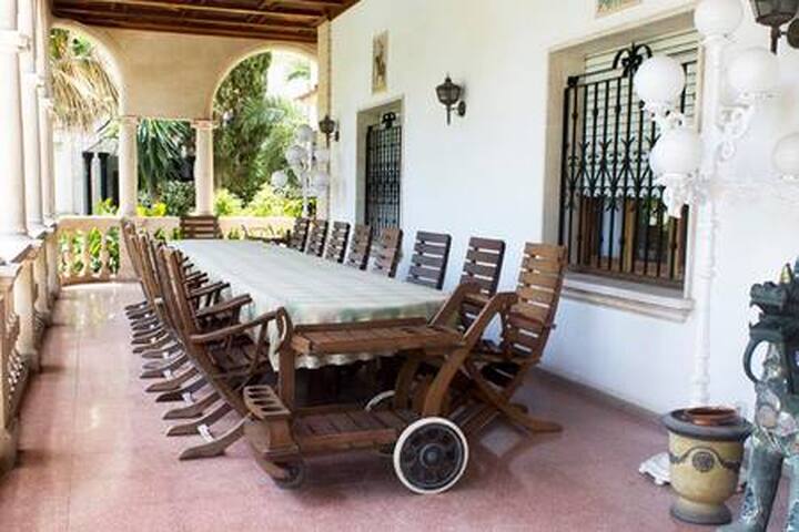 Villa en centro Palma con jardin y piscina gallery image 5