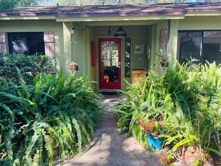 Tranquil and Peaceful Retreat in Maitland, Fl.