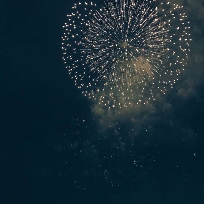 没有比穿着浴衣去看花火大会更夏天的事了 大阪旅游攻略 尽在airbnb爱彼迎