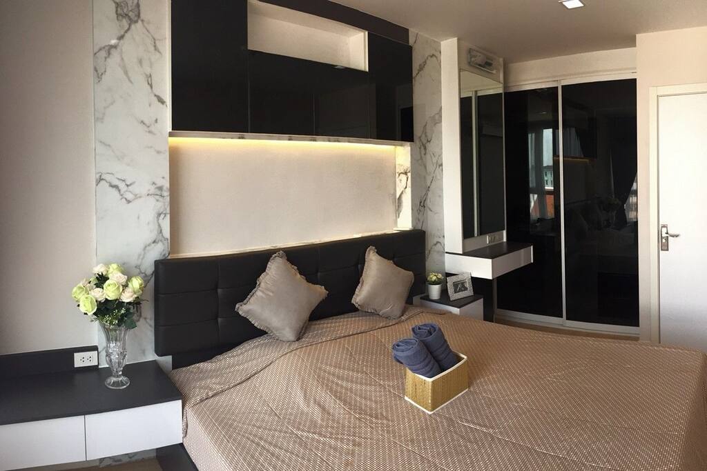 The Bedroom with well equipped - King size bed - Huge cupboard
