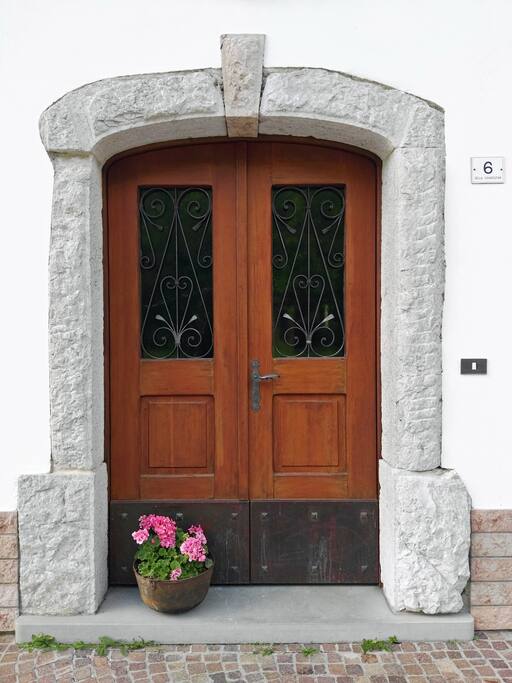Porta d'ingresso / Front door