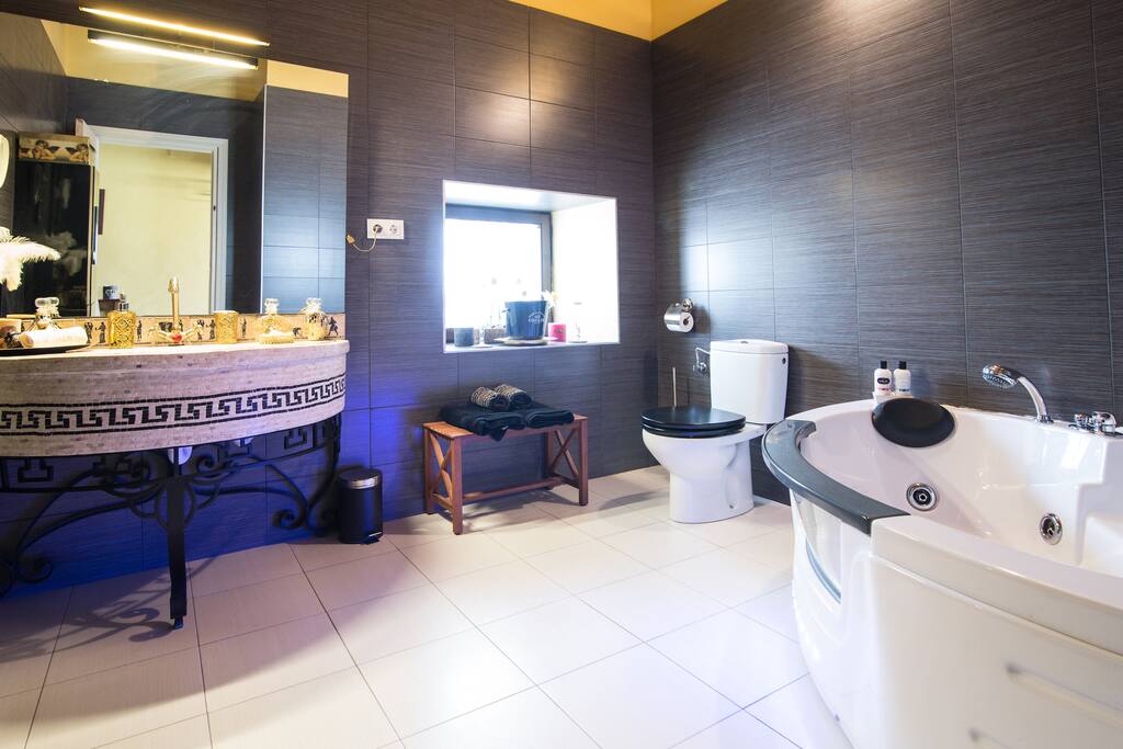 desconecta con un agradable baño de burbujas y musica