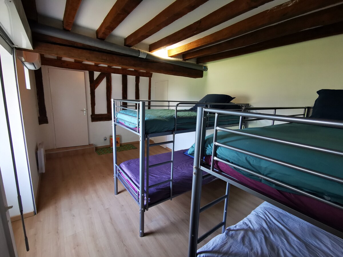 ห้องนอน 4: 
เตียงสองชั้น 2 หลังขนาด 90 x 200 (รับน้ำหนักได้สูงสุด 300 กก.)
