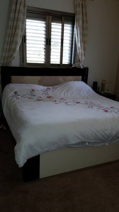 main bedroom with en-suite bathroom/jacuzzi and massage chair