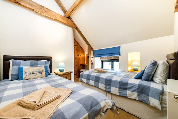 Twin Bedroom Woodcock Barn