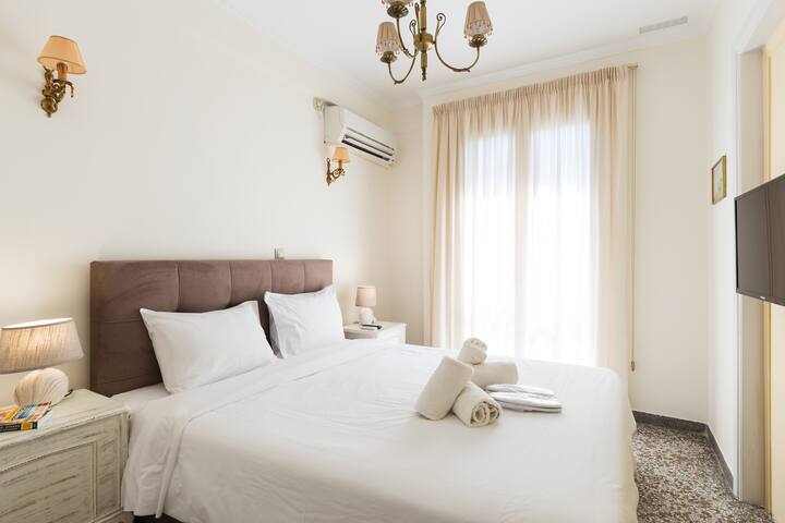 ACRO&POLIS “THE TEMPLE” Apt in the Heart of Athens gallery image 4