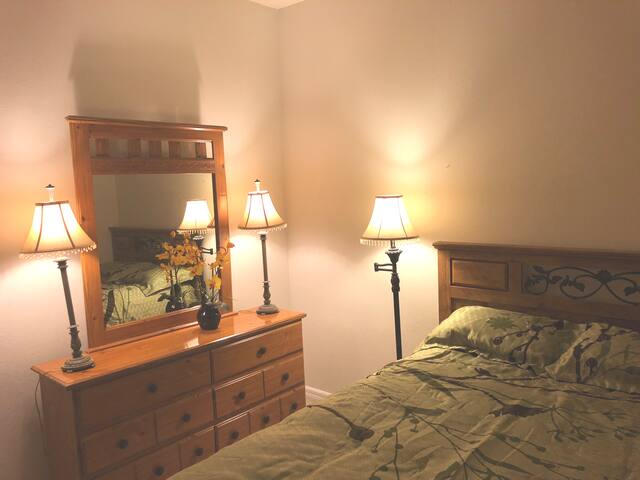 Small Private room in quiet neighborhood.