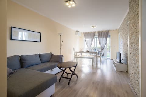 Successful Airbnb property: Apartment with private pool & garden in Murine