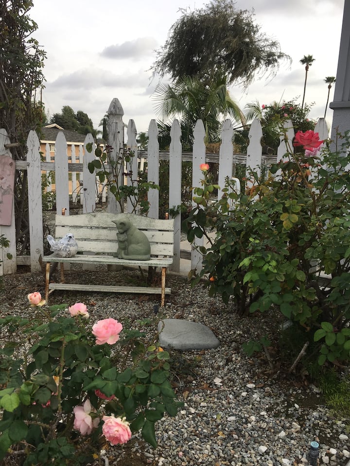 Cathy's Cottage Tranquility near Disney and LA. Houses for Rent in