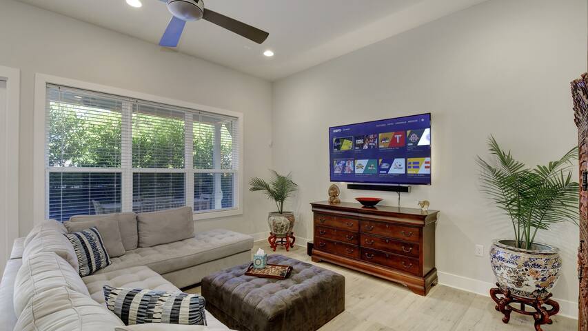 Central Austin Luxury Cottage – Close to Downtown! gallery image 5