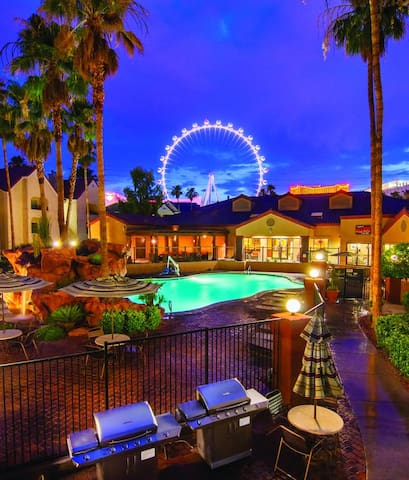 2BD Vegas Escape – Hot Tub & 5 Pools
