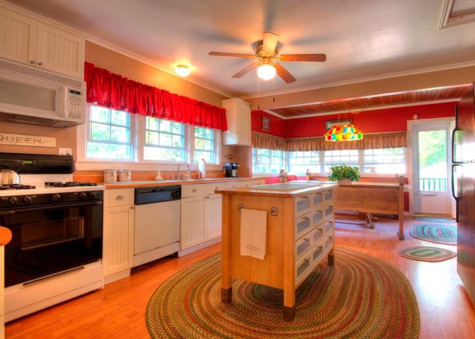 Kitchen has banquet style dining area for your large family