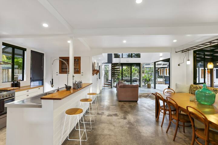 Blue Moon – Walk To Noosa River & Restaurants gallery image 5