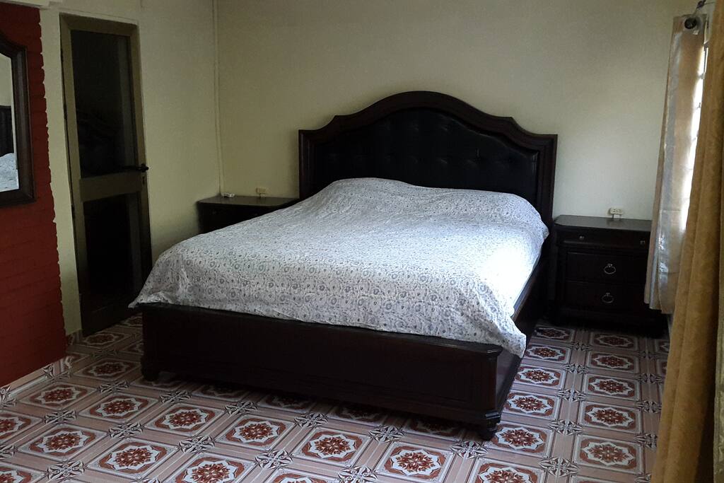 Bed room with king size bed
