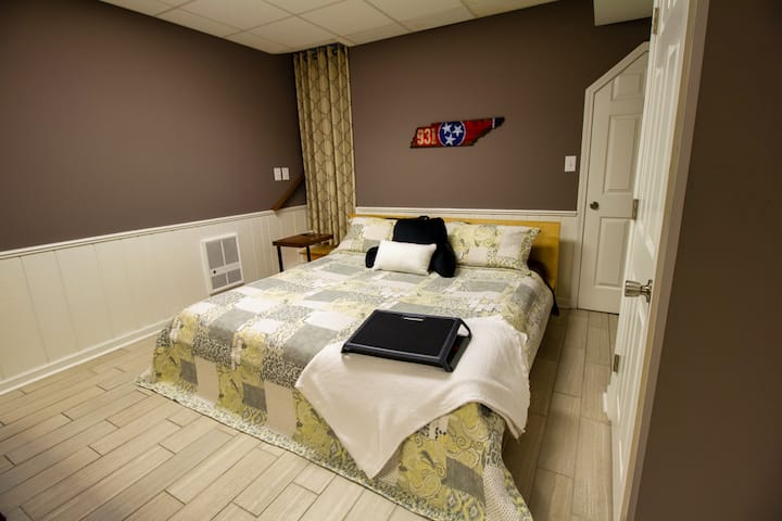 Დიდი ზომის ძილის ნომერი საწოლი