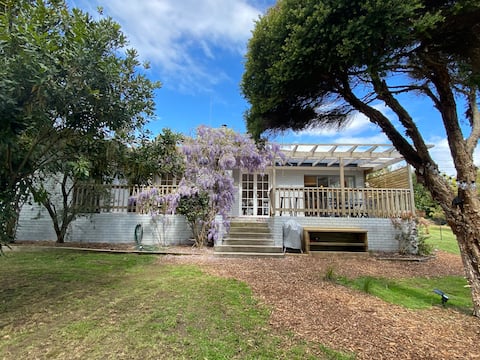 The Vines Beach House Cowes - Stroll to the beach