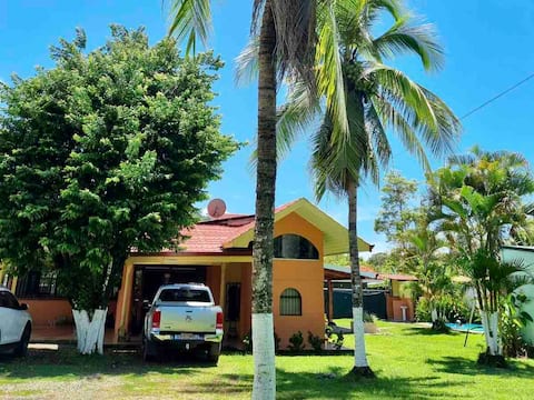 Spacious house with pool in Playa Matapalo.