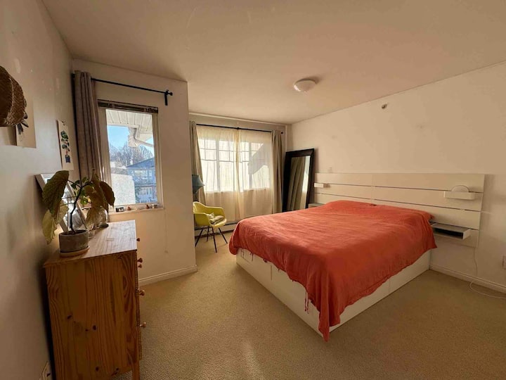 ห้องนอน #1 พร้อมแสงจากช่วงบ่ายของฤดูหนาว