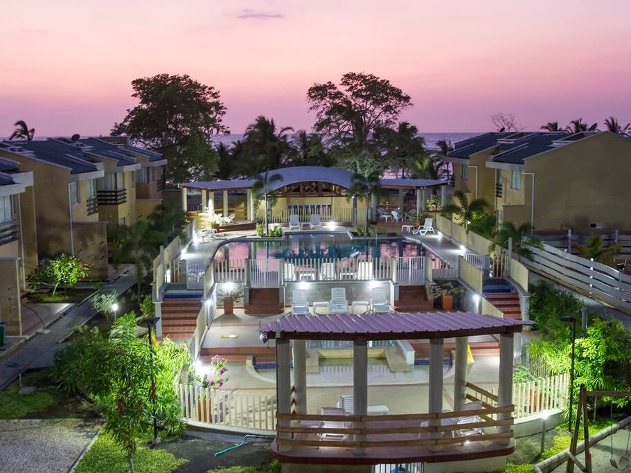 Vista del Condominio desde el balcón del apartasuite - Amanecer