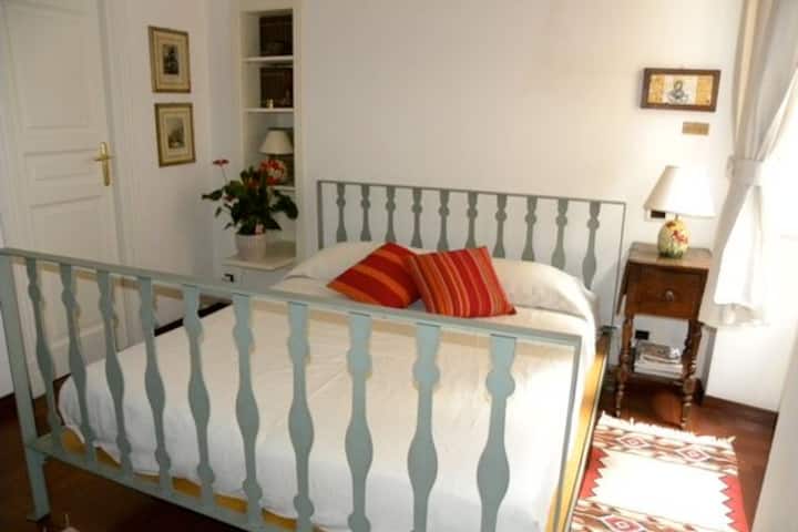 غرفة التشمس: غرفة نوم مزدوجة - حمام داخلي - خزانة ملابس. سرير أطفال مجاني