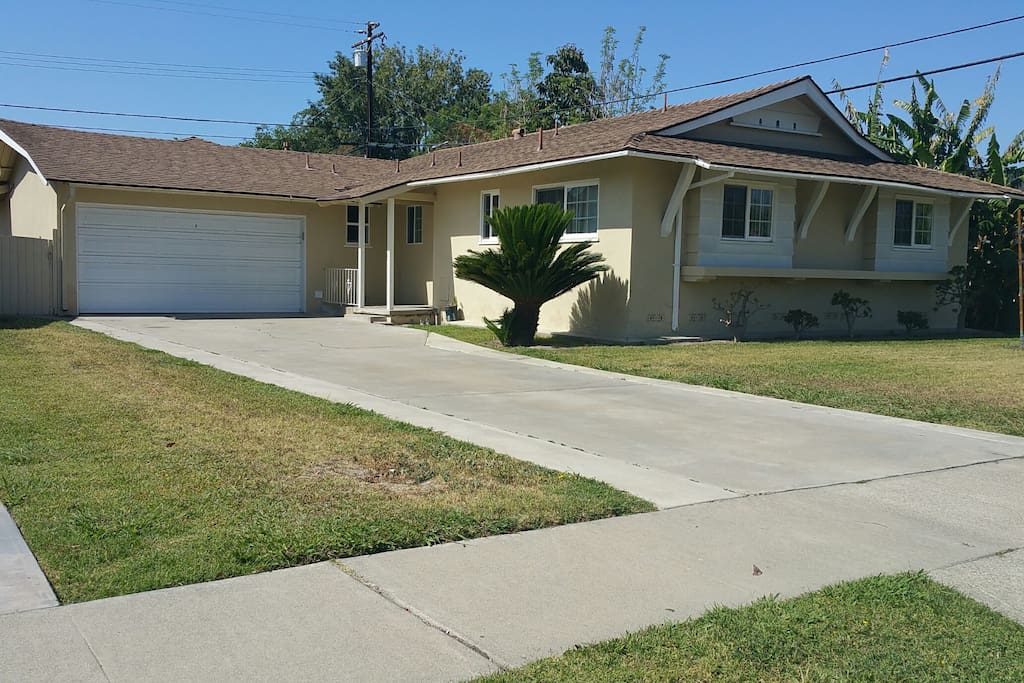 Single story ranch home, 50 ft long driveway